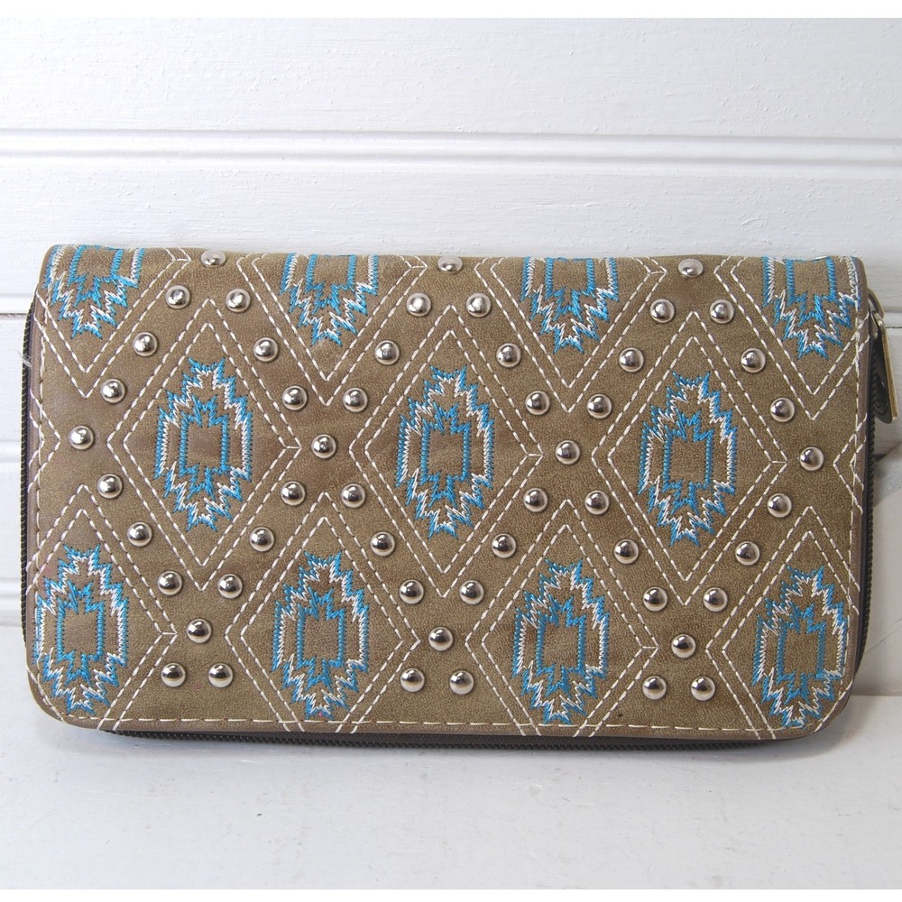 P&G Western Wallet Diamond Aztec Studded pattern Zipper closure Bi-fold